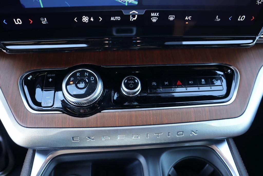 new 2025 Ford Expedition car, priced at $84,650