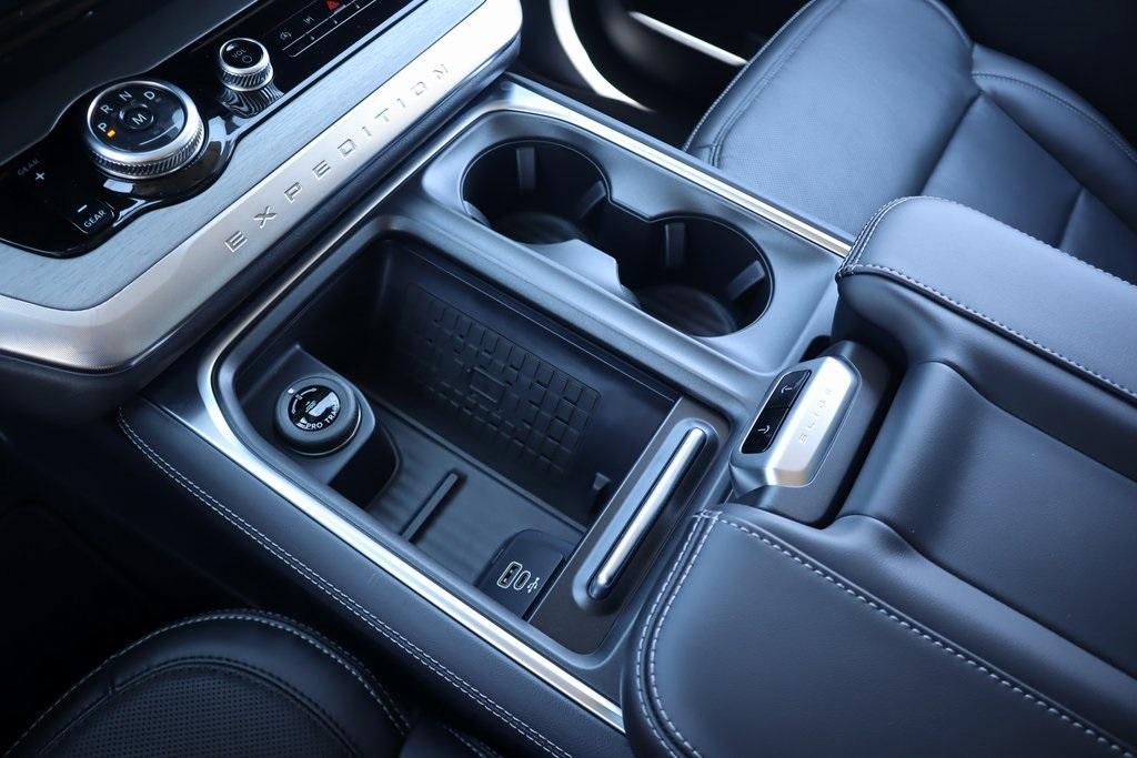 new 2025 Ford Expedition Max car, priced at $75,664