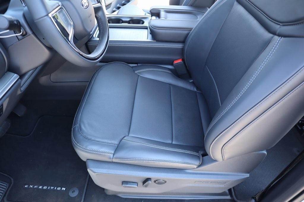 new 2025 Ford Expedition Max car, priced at $75,664