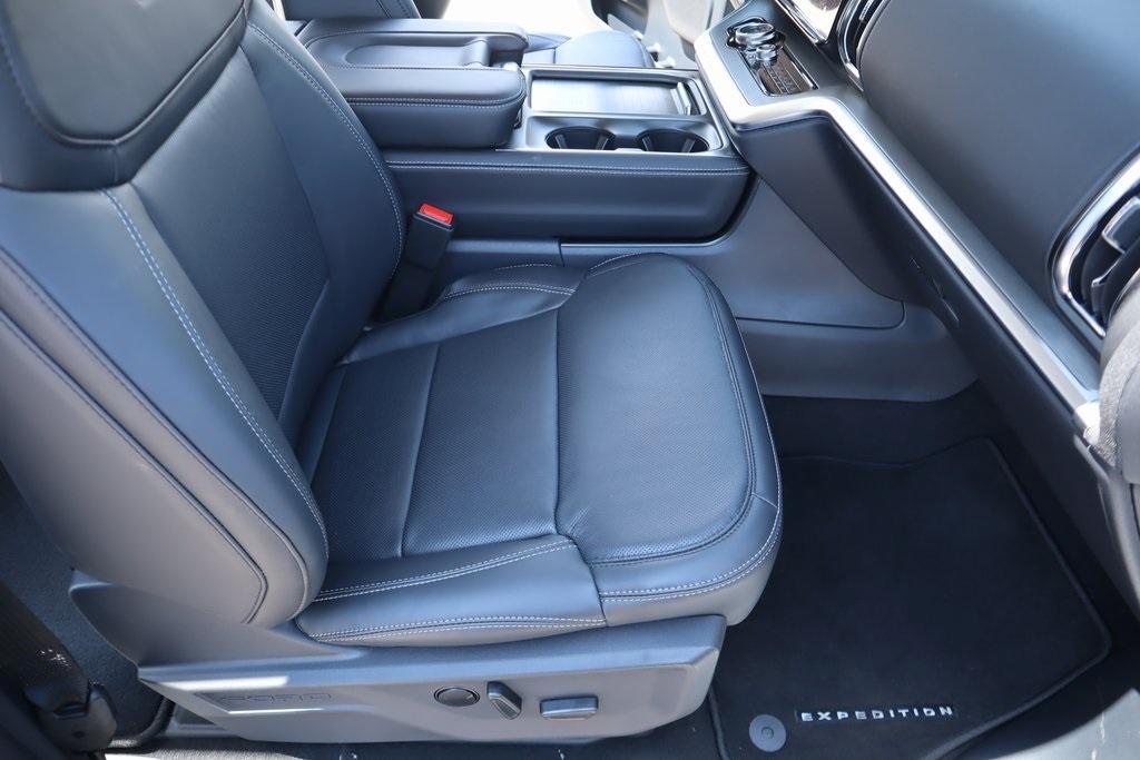 new 2025 Ford Expedition Max car, priced at $75,664