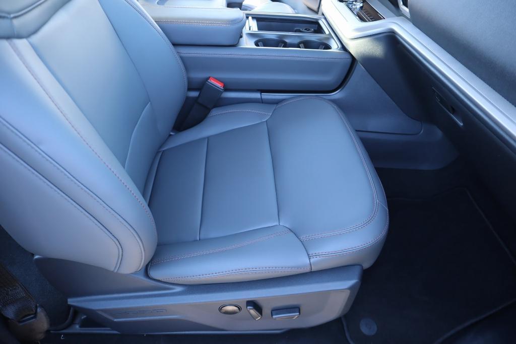 new 2025 Ford Expedition car, priced at $68,246