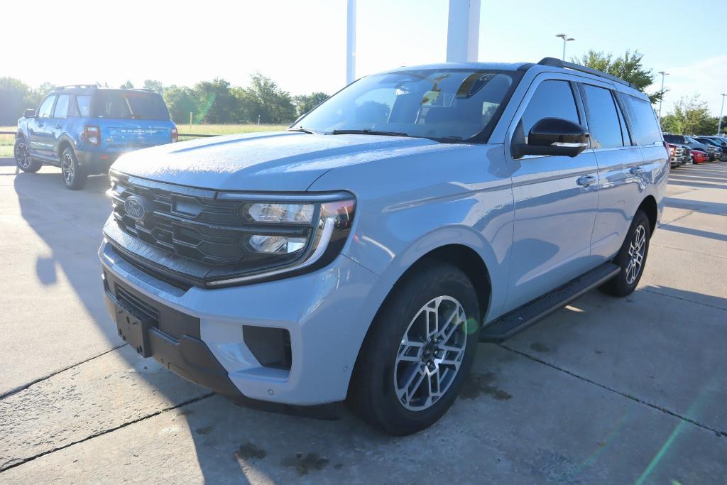 new 2025 Ford Expedition car, priced at $68,246