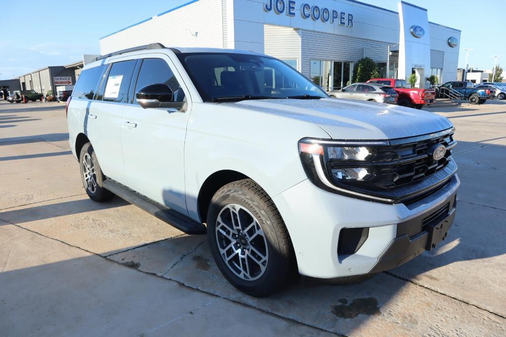 new 2025 Ford Expedition car, priced at $71,800