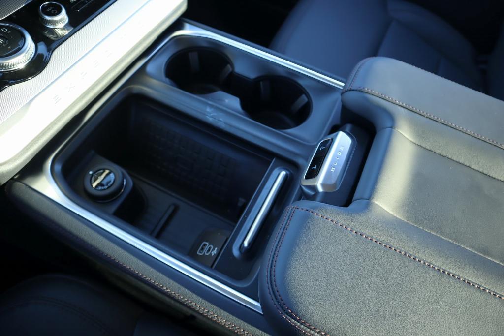 new 2025 Ford Expedition car, priced at $68,246