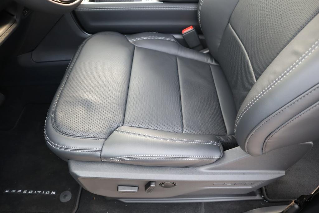 new 2025 Ford Expedition car, priced at $74,237