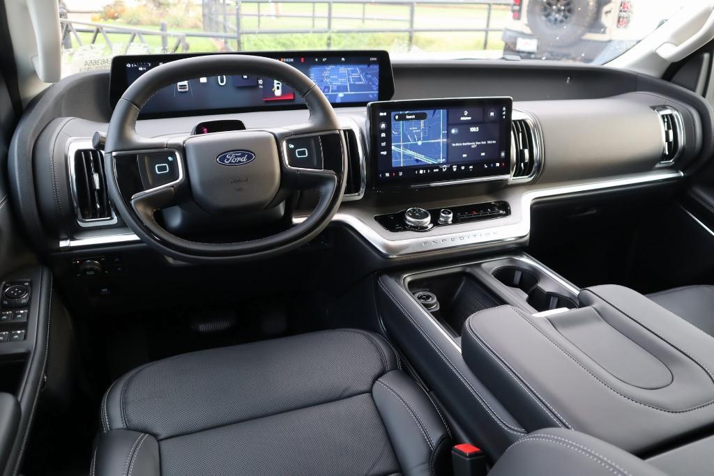 new 2025 Ford Expedition car, priced at $74,237