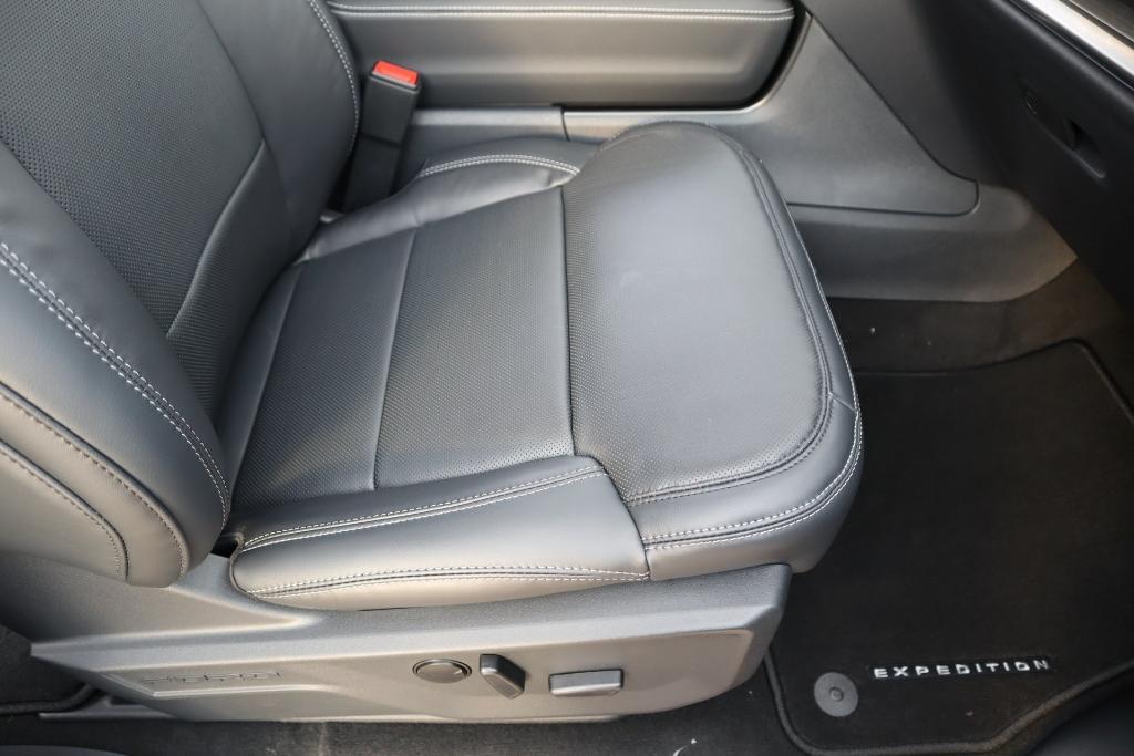 new 2025 Ford Expedition car, priced at $74,237