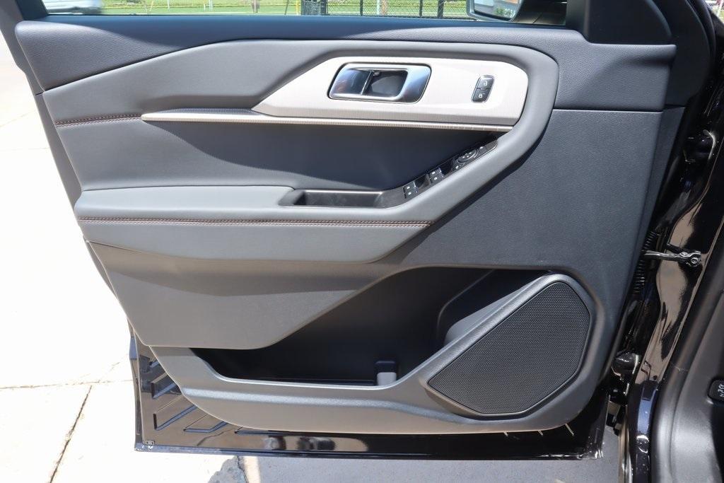 new 2025 Ford Explorer car, priced at $39,887