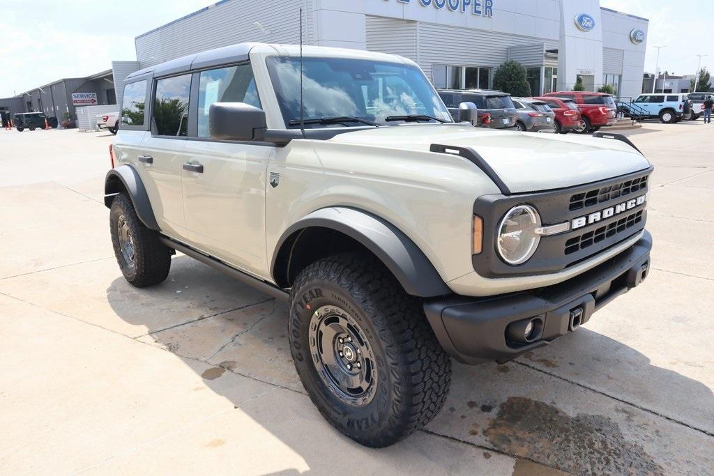new 2025 Ford Bronco car, priced at $51,432