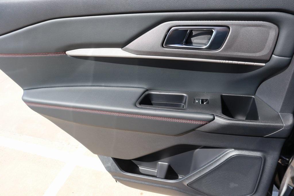 new 2025 Ford Explorer car, priced at $45,376