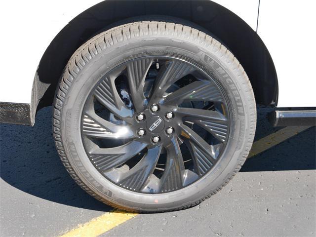 new 2025 Lincoln Navigator car, priced at $106,675