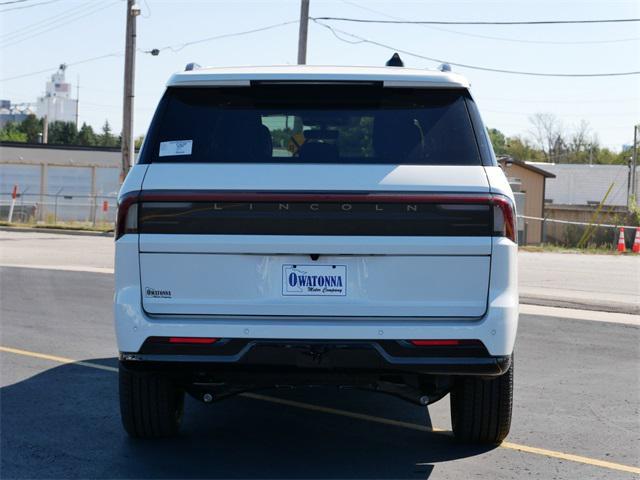 new 2025 Lincoln Navigator car, priced at $106,675