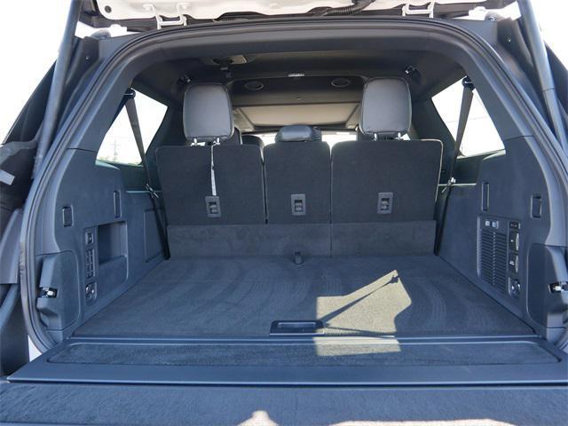 new 2025 Lincoln Navigator car, priced at $106,675
