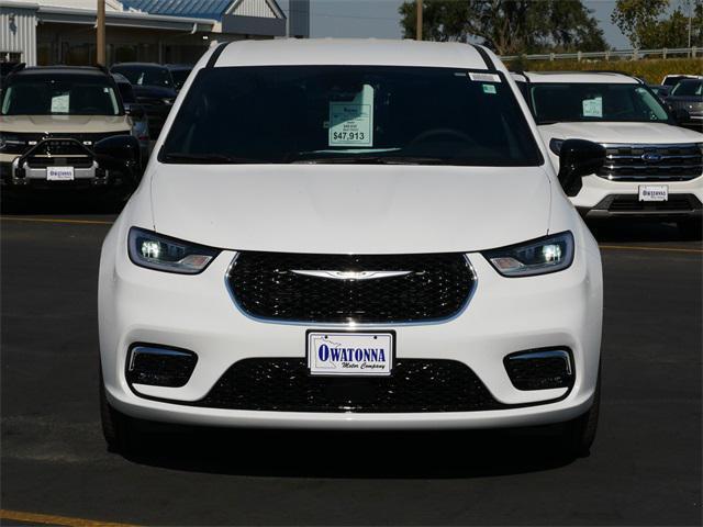 new 2026 Chrysler Pacifica car, priced at $46,663