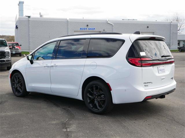 new 2024 Chrysler Pacifica car, priced at $49,941