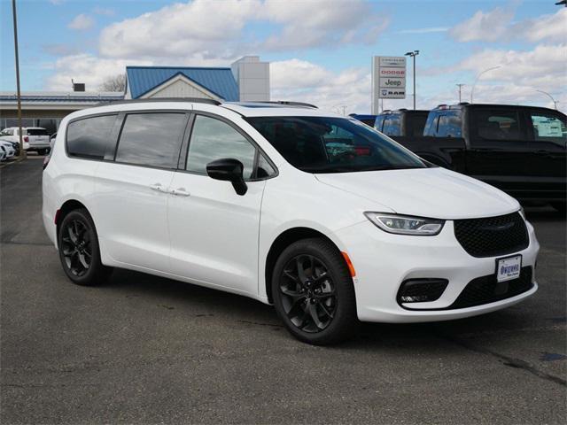 new 2024 Chrysler Pacifica car, priced at $49,941