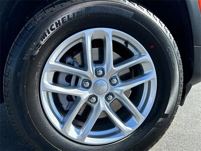 new 2025 Jeep Grand Cherokee car, priced at $37,716