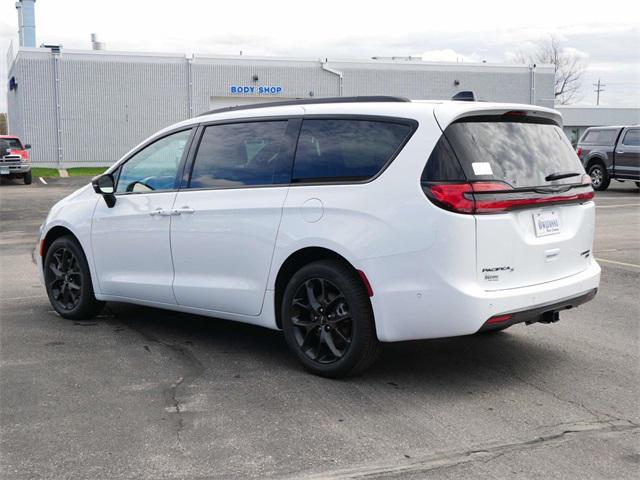 new 2024 Chrysler Pacifica car, priced at $49,941