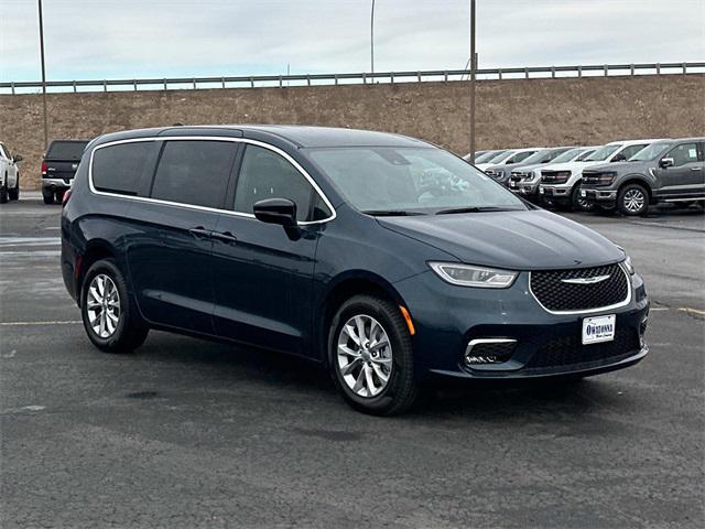 new 2025 Chrysler Pacifica car, priced at $42,538