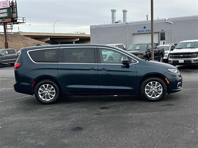 new 2025 Chrysler Pacifica car, priced at $42,538