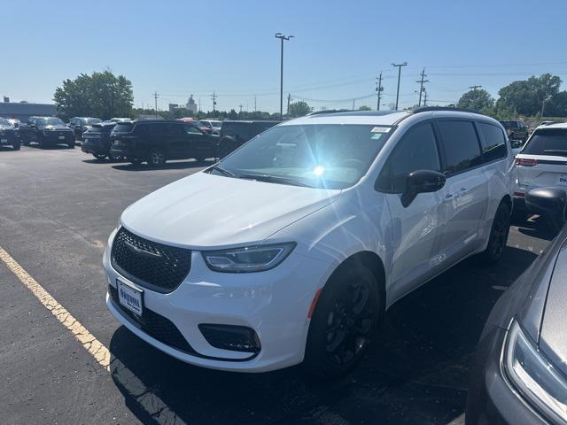 new 2025 Chrysler Pacifica car, priced at $53,229