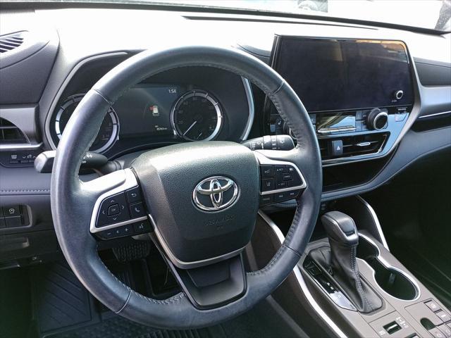 used 2023 Toyota Highlander car, priced at $36,914