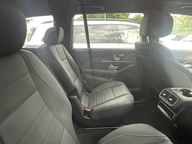 new 2025 Mercedes-Benz GLS 450 car