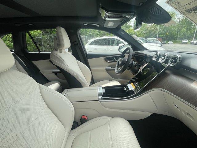 new 2025 Mercedes-Benz GLC 300 car