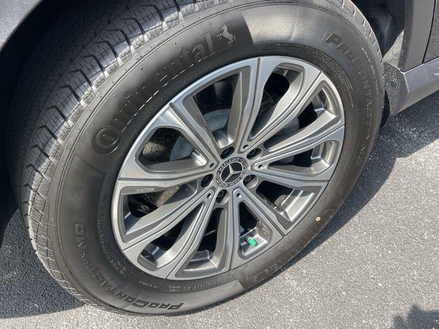 new 2025 Mercedes-Benz GLC 300 car