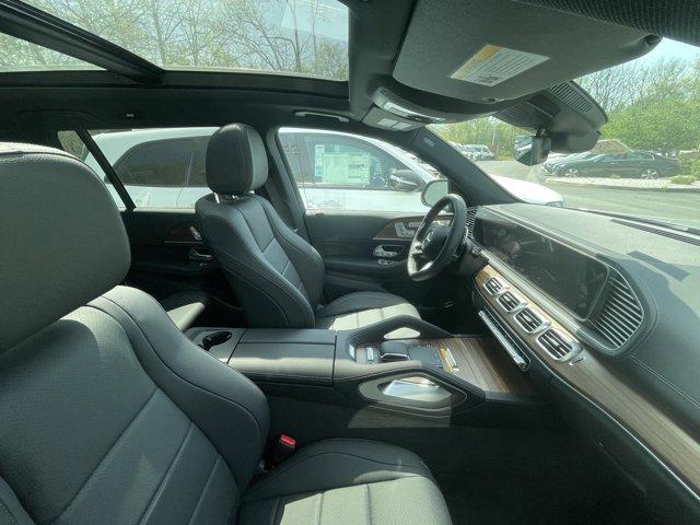 new 2025 Mercedes-Benz GLS 450 car