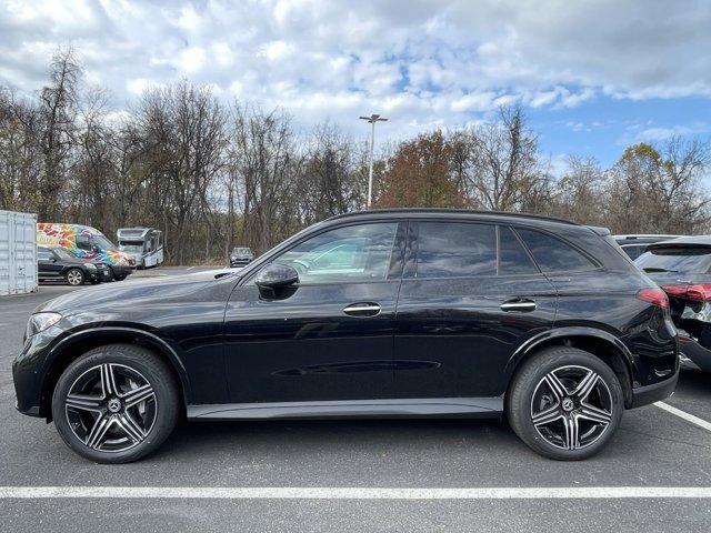 new 2025 Mercedes-Benz GLC 300 car