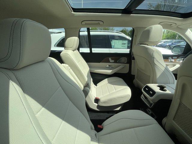 new 2025 Mercedes-Benz GLS 450 car