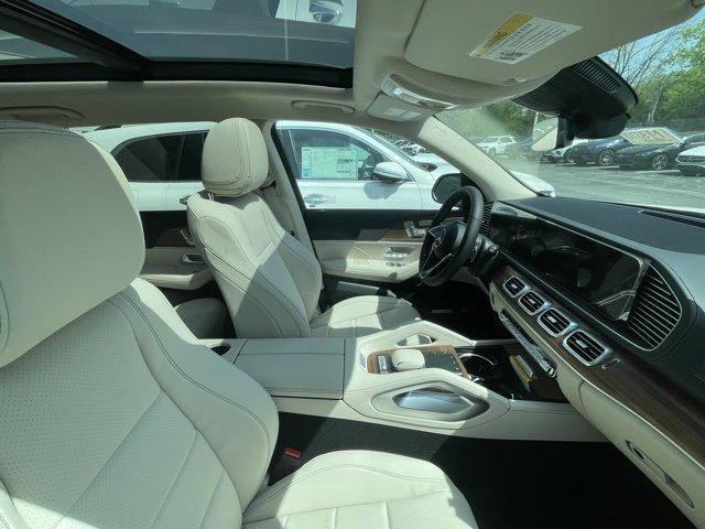 new 2025 Mercedes-Benz GLS 450 car