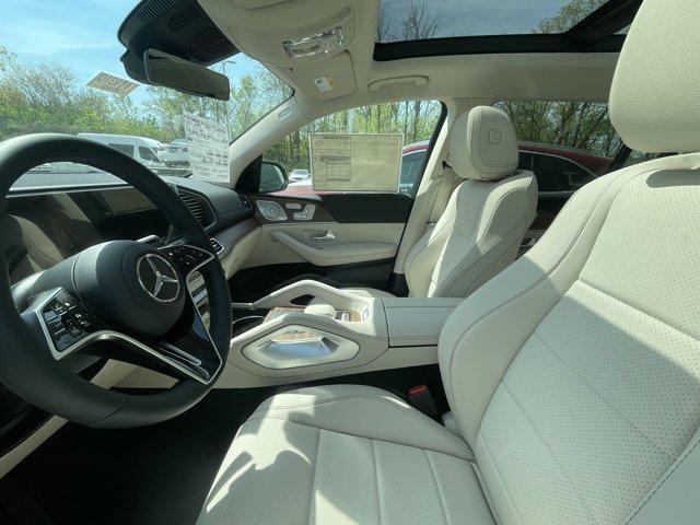 new 2025 Mercedes-Benz GLS 450 car