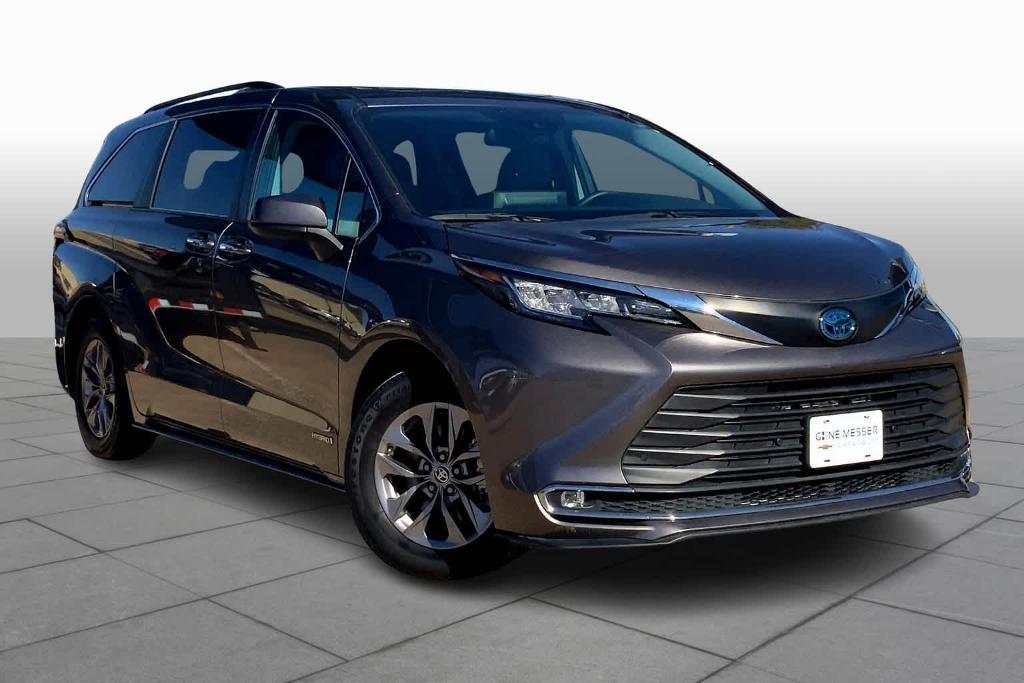 used 2021 Toyota Sienna car, priced at $38,652