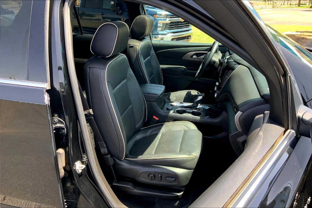 used 2022 Chevrolet Traverse car, priced at $28,221