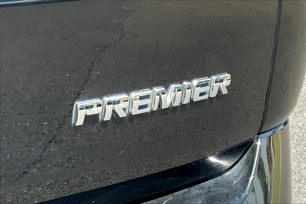used 2022 Chevrolet Traverse car, priced at $31,090