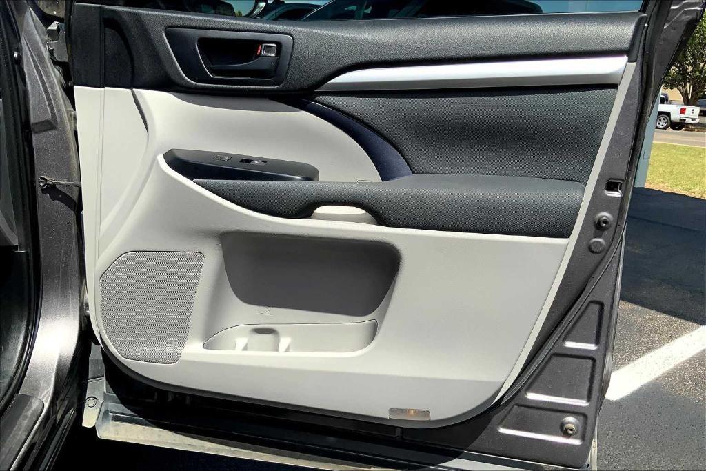 used 2019 Toyota Highlander car, priced at $25,823
