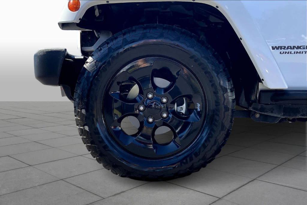 used 2015 Jeep Wrangler Unlimited car, priced at $18,495