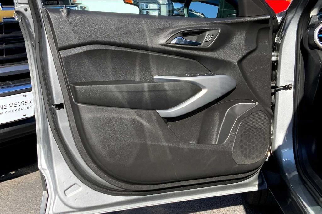 used 2025 Chevrolet Trax car, priced at $23,522