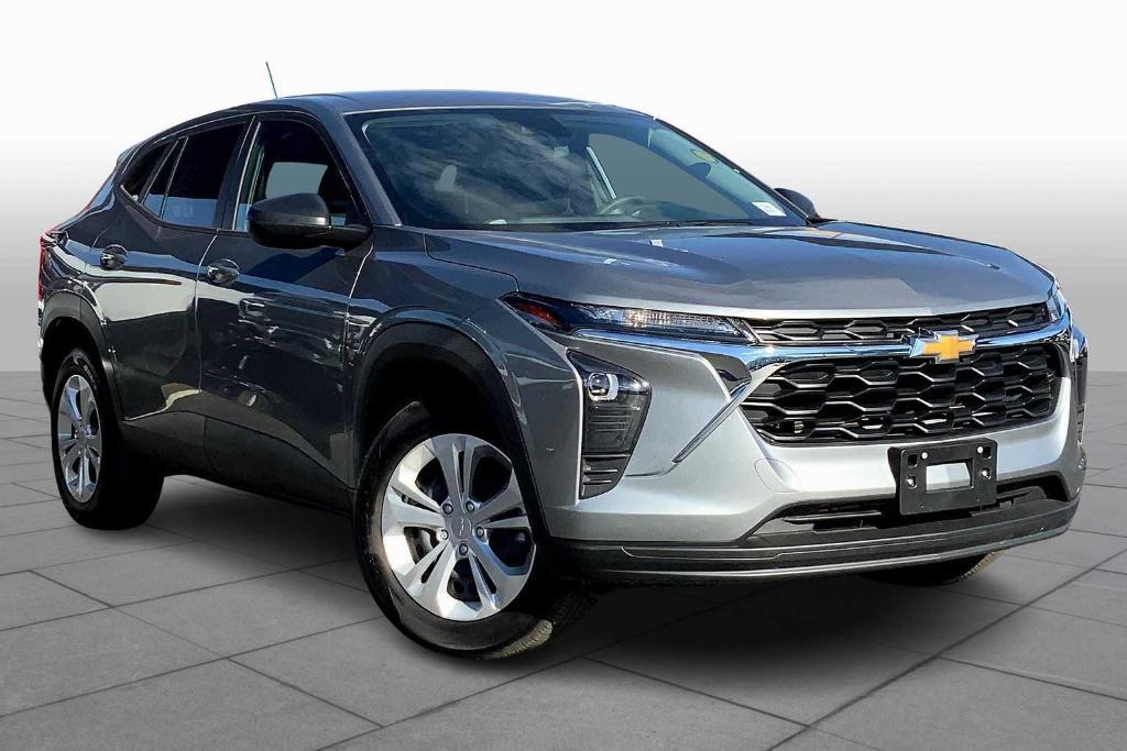 used 2025 Chevrolet Trax car, priced at $23,522