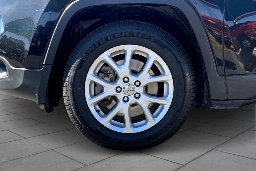 used 2015 Jeep Cherokee car, priced at $8,299