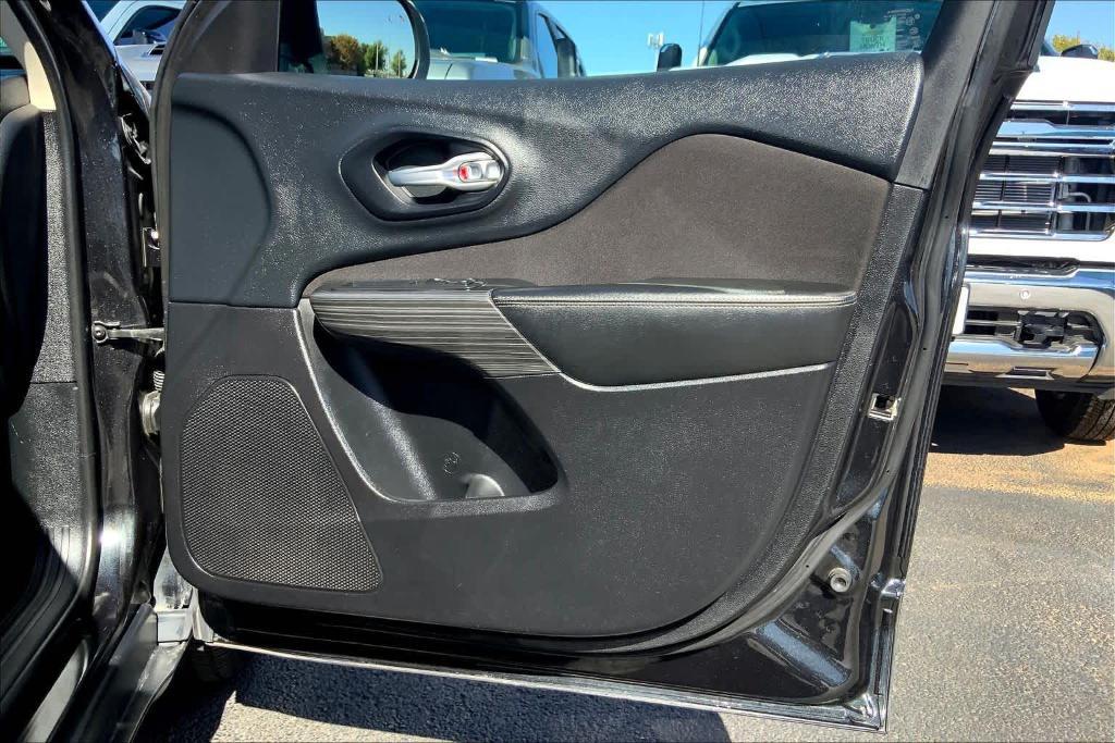 used 2015 Jeep Cherokee car, priced at $8,299