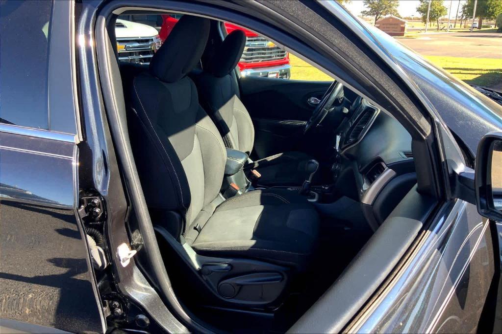 used 2015 Jeep Cherokee car, priced at $8,299