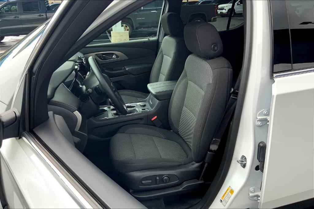 used 2023 Chevrolet Traverse car, priced at $29,806