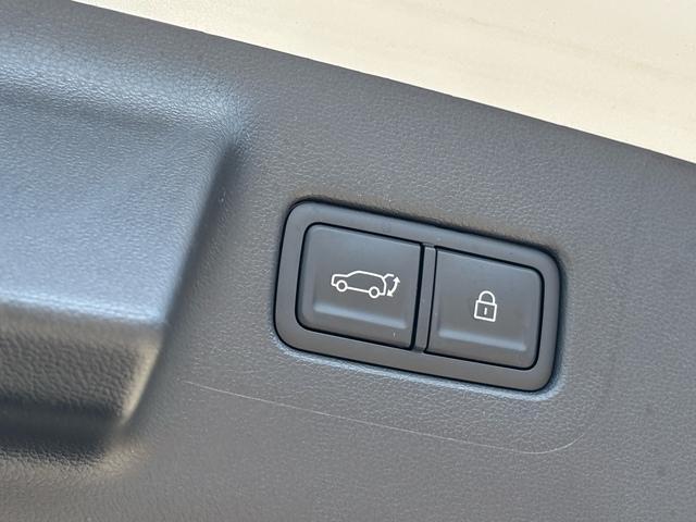 used 2024 Hyundai Santa Fe car, priced at $37,999
