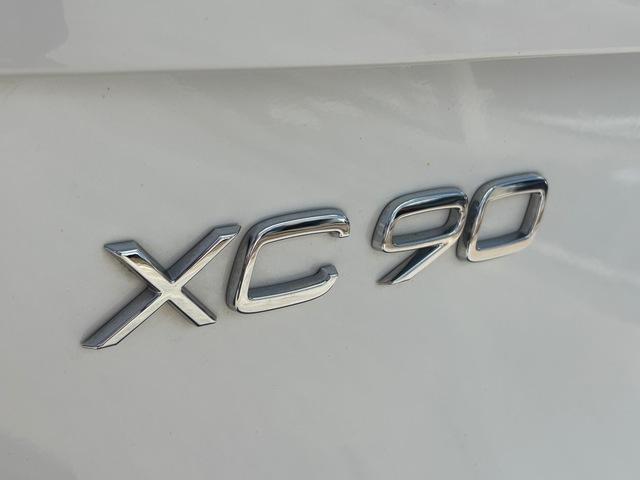 used 2022 Volvo XC90 Recharge Plug-In Hybrid car, priced at $38,999