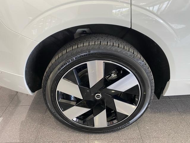 used 2024 Volvo XC60 Recharge Plug-In Hybrid car, priced at $47,999