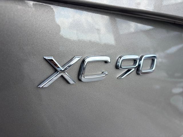 used 2022 Volvo XC90 Recharge Plug-In Hybrid car, priced at $41,999