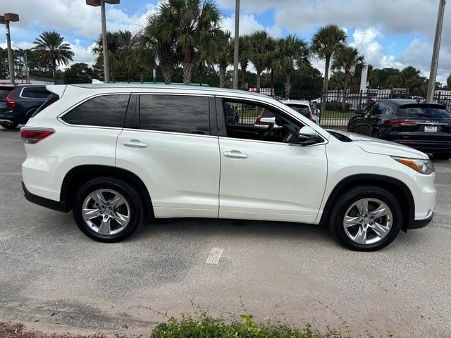 used 2015 Toyota Highlander car, priced at $12,998